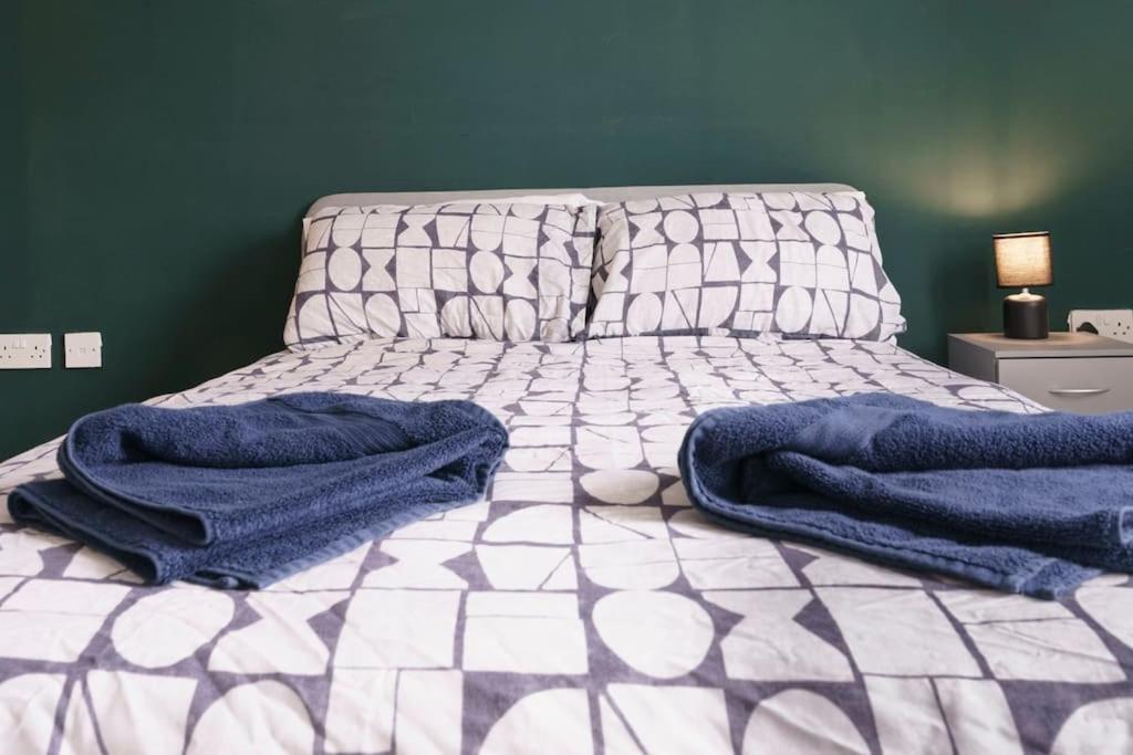 Stylish City Centre 2 Bedroom Apartment With Belfast Cityscape View Exterior foto